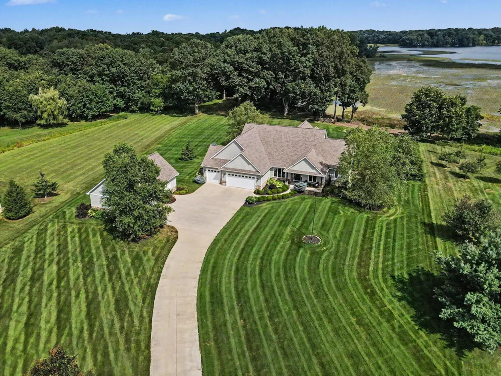 2421 Hickory Ridge Galesburg, MI 49053