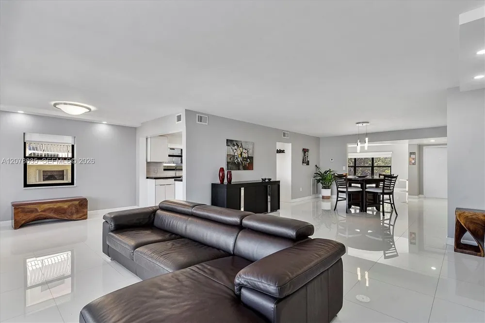 200 Golden Isles Dr #206 Hallandale Beach, FL 33009