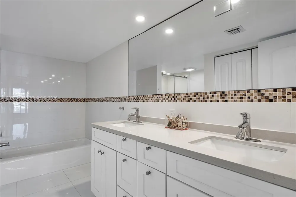 200 Golden Isles Dr #206 Hallandale Beach, FL 33009