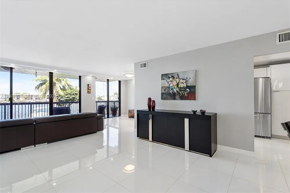 200 Golden Isles Dr #206 Hallandale Beach, FL 33009