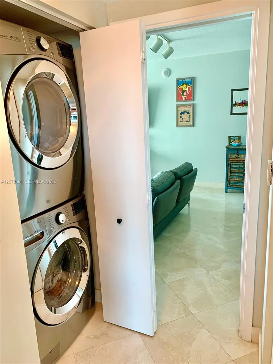 325 S Biscayne Blvd #2714 Miami, FL 33131