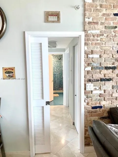 325 S Biscayne Blvd #2714 Miami, FL 33131