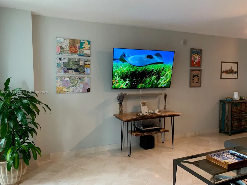 325 S Biscayne Blvd #2714 Miami, FL 33131