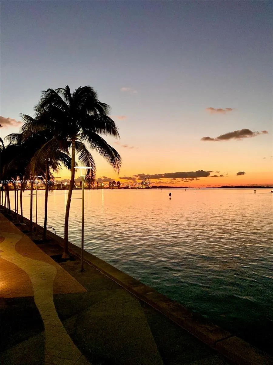 325 S Biscayne Blvd #2714 Miami, FL 33131