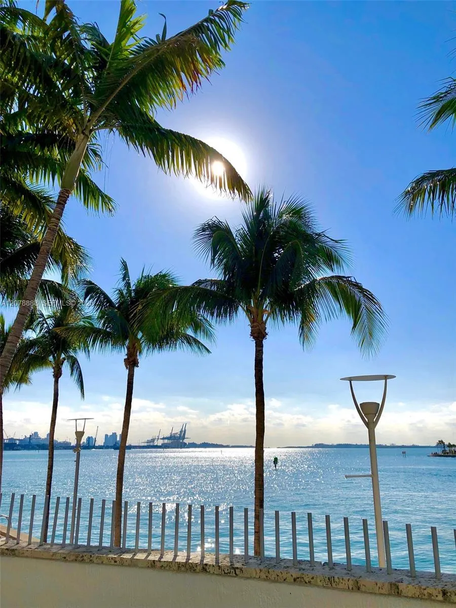 325 S Biscayne Blvd #2714 Miami, FL 33131