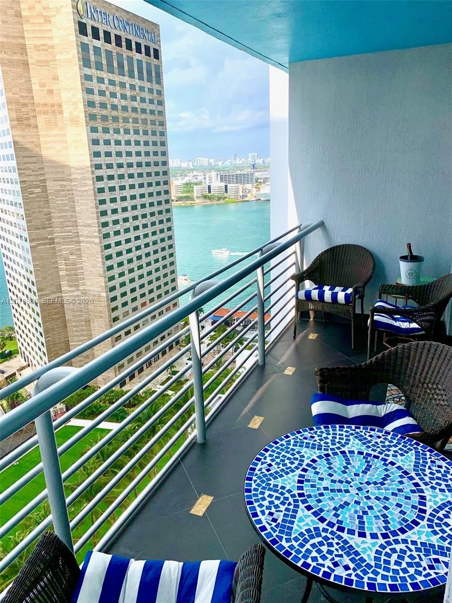 325 S Biscayne Blvd #2714 Miami, FL 33131