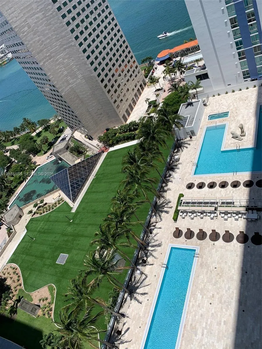 325 S Biscayne Blvd #2714 Miami, FL 33131