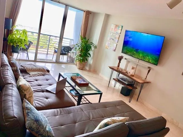 325 S Biscayne Blvd #2714 Miami, FL 33131
