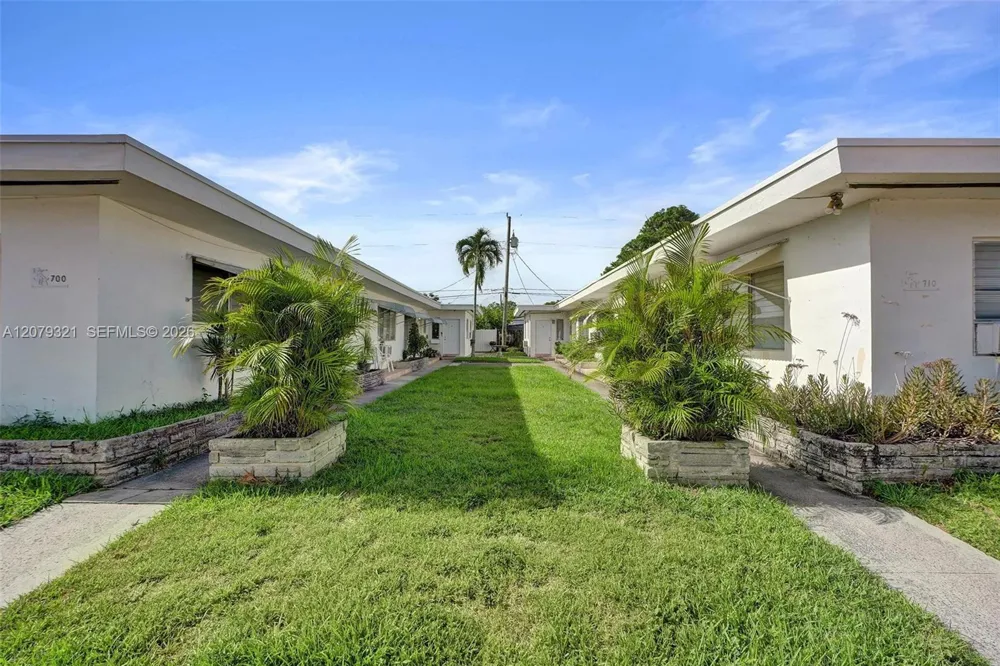 700 82nd St #3 Miami Beach, FL 33141