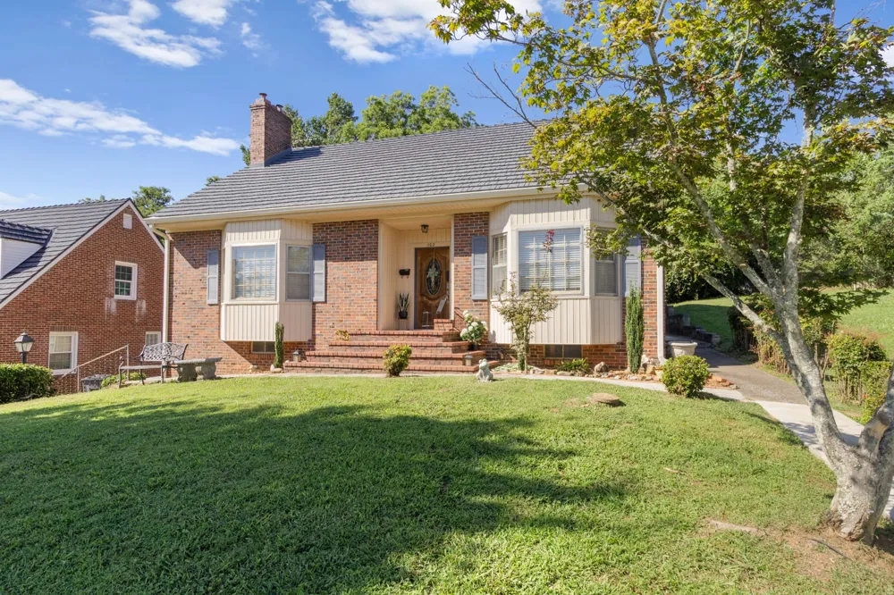102 W Lawn St McMinnville, TN 37110