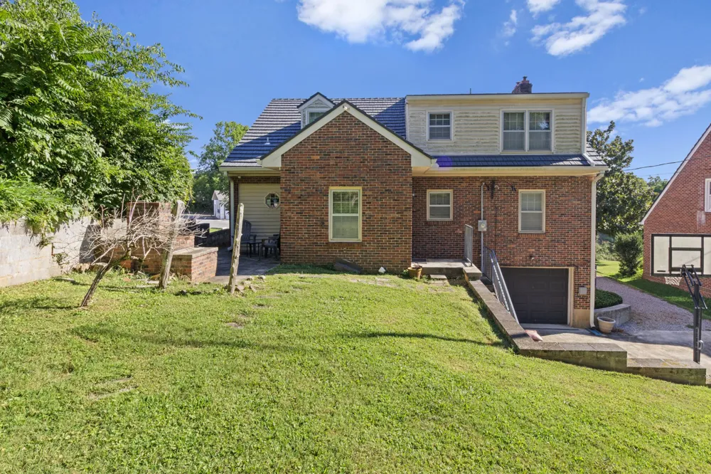 102 W Lawn St McMinnville, TN 37110