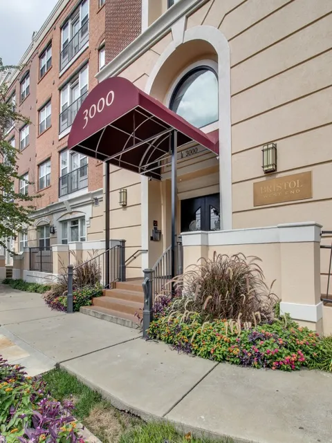 3000 Vanderbilt Pl #421