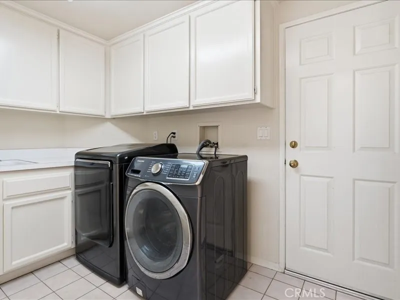 8331 E Hillsdale Orange, CA 92869