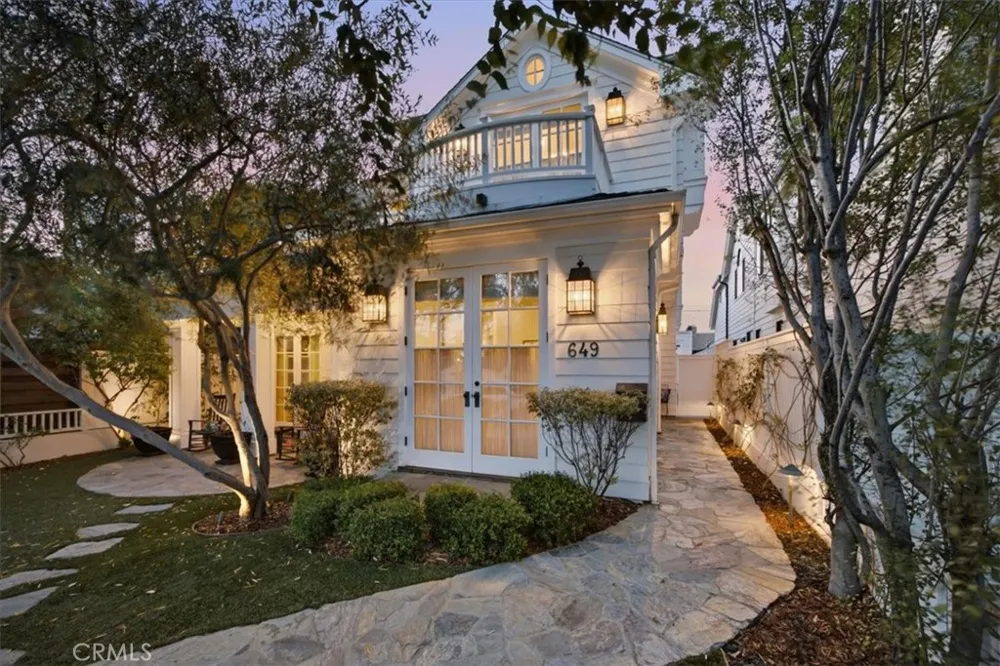 649 31st Manhattan Beach, CA 90266