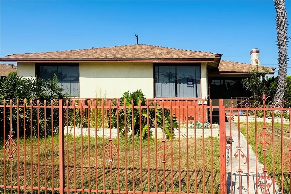 13901 Spinning Gardena, CA 90249
