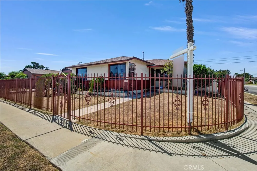 13901 Spinning Gardena, CA 90249