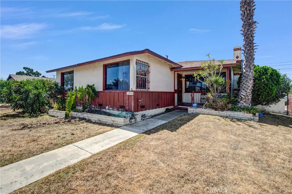 13901 Spinning Gardena, CA 90249