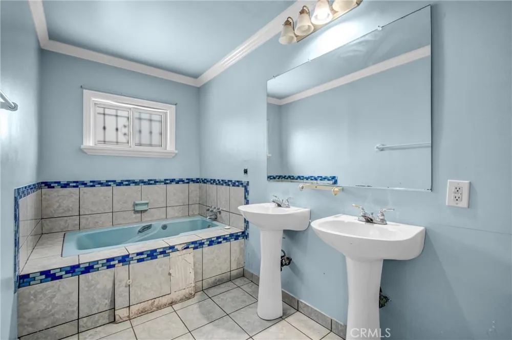 13901 Spinning Gardena, CA 90249