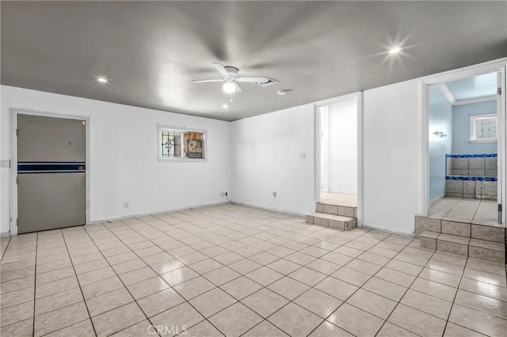 13901 Spinning Gardena, CA 90249