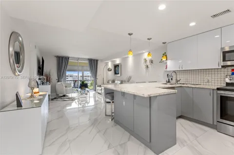 2855 Leonard Dr #H605