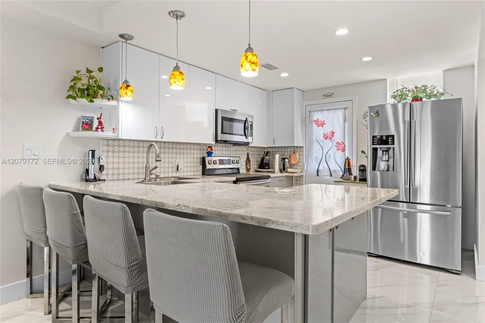 2855 Leonard Dr #H605 Aventura, FL 33160