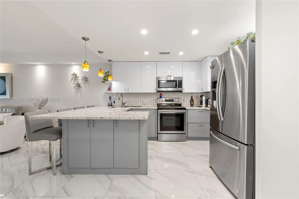 2855 Leonard Dr #H605 Aventura, FL 33160