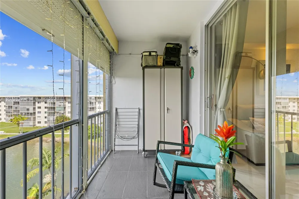 2855 Leonard Dr #H605 Aventura, FL 33160
