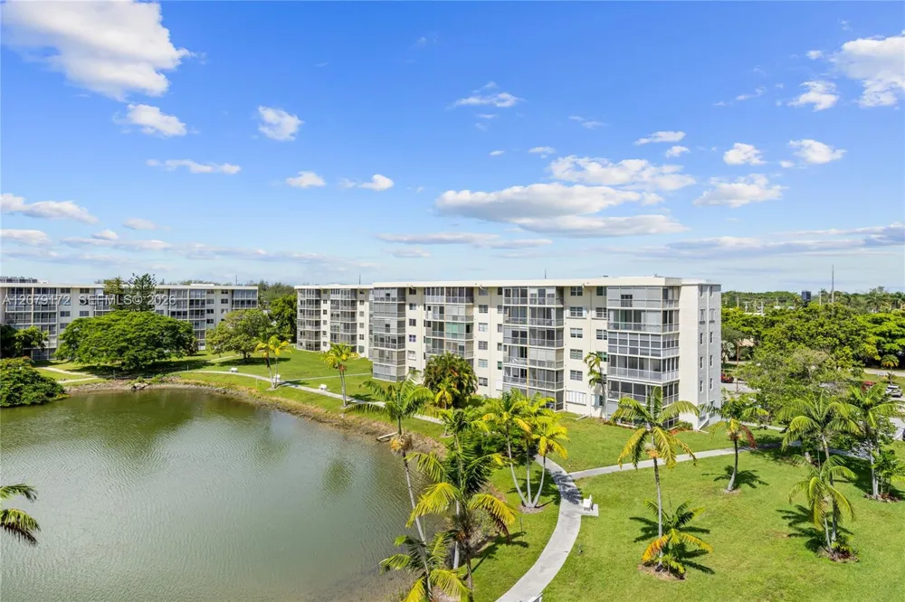 2855 Leonard Dr #H605 Aventura, FL 33160