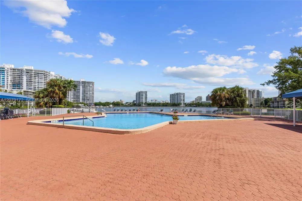 2855 Leonard Dr #H605 Aventura, FL 33160