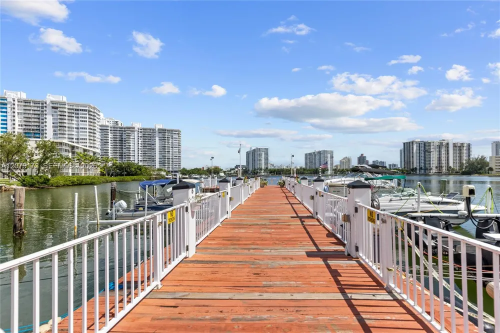 2855 Leonard Dr #H605 Aventura, FL 33160
