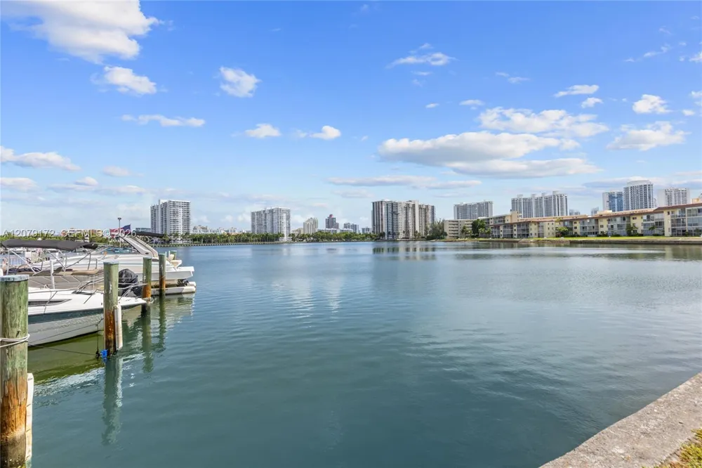 2855 Leonard Dr #H605 Aventura, FL 33160