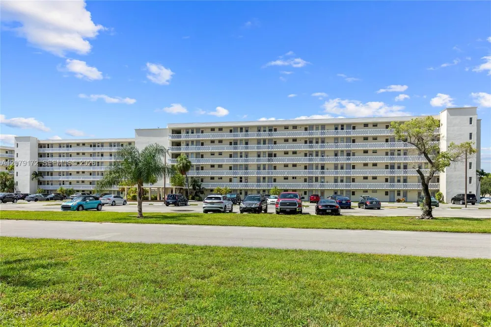 2855 Leonard Dr #H605 Aventura, FL 33160