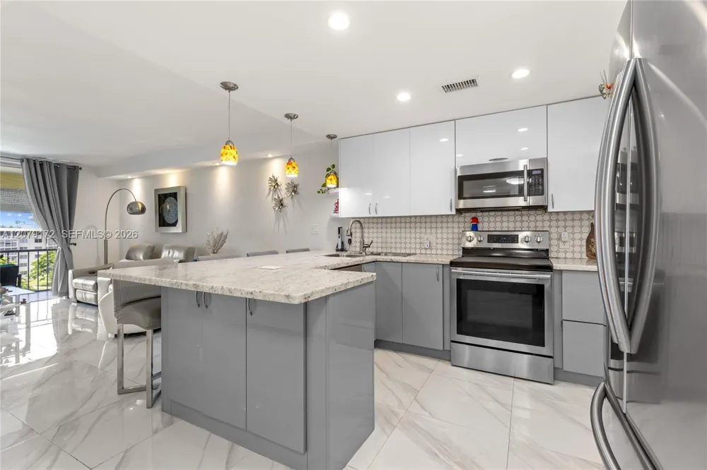 2855 Leonard Dr #H605 Aventura, FL 33160