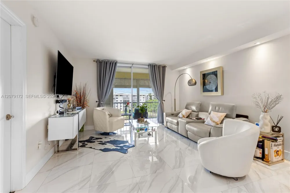 2855 Leonard Dr #H605 Aventura, FL 33160