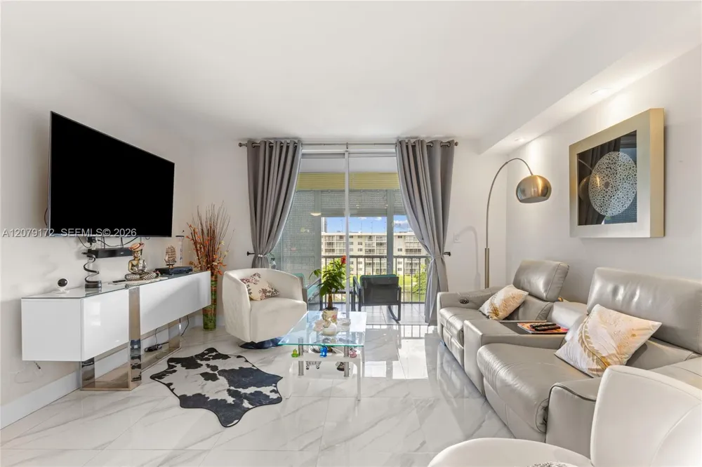 2855 Leonard Dr #H605 Aventura, FL 33160