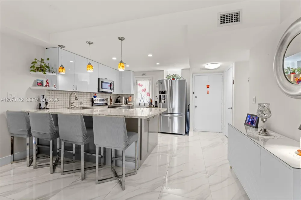 2855 Leonard Dr #H605 Aventura, FL 33160