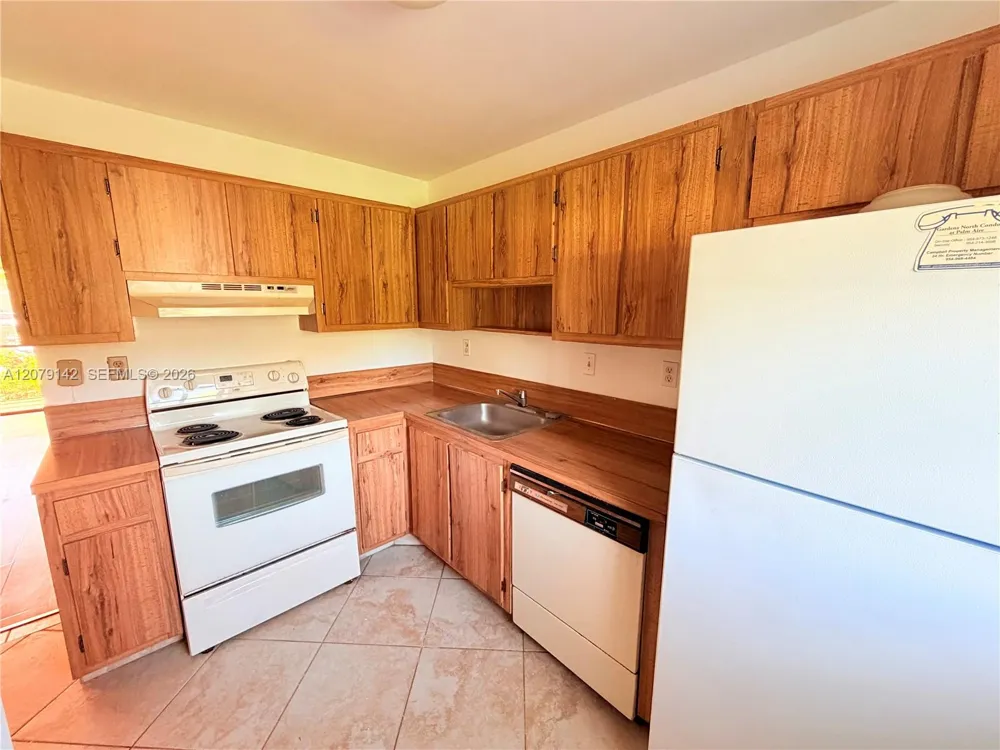 107 Gardens Dr #106 Pompano Beach, FL 33069