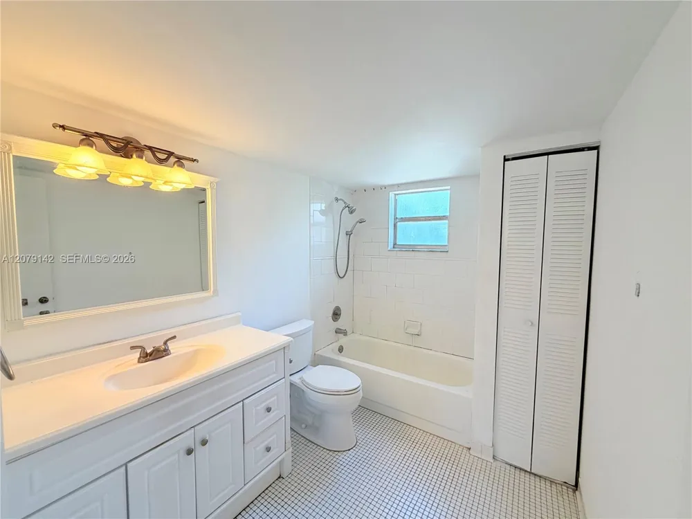 107 Gardens Dr #106 Pompano Beach, FL 33069