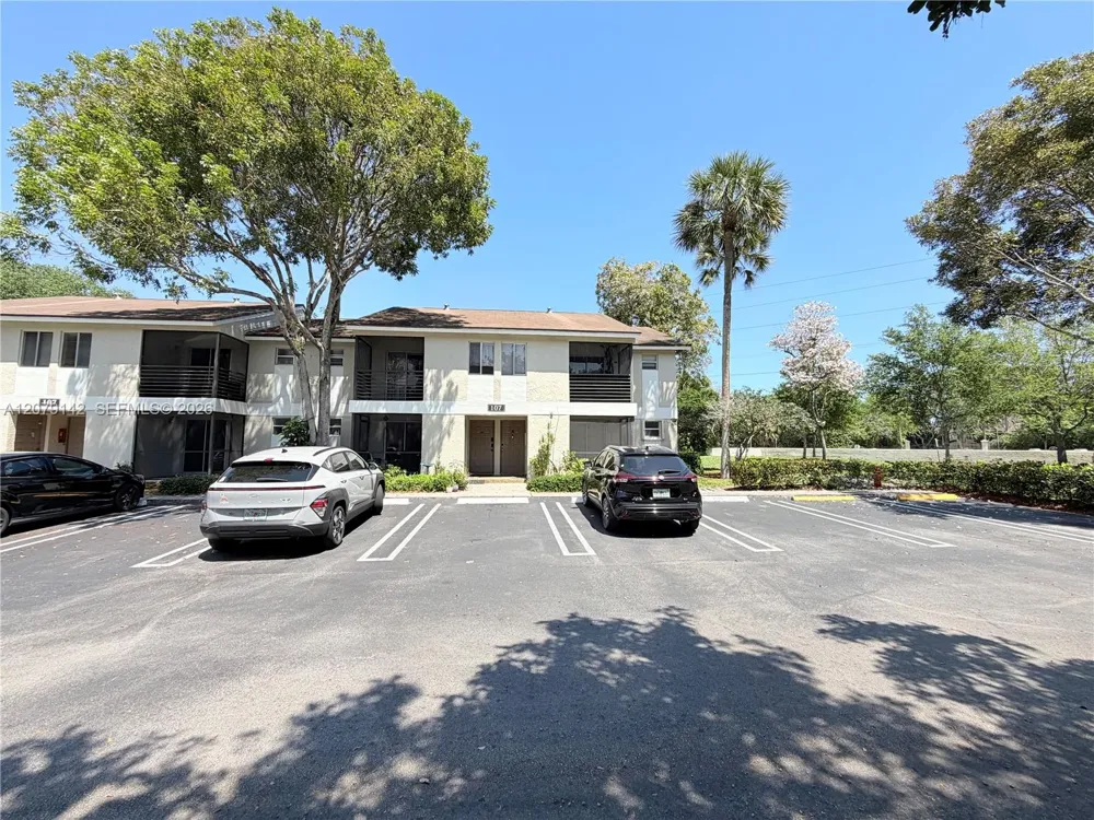 107 Gardens Dr #106 Pompano Beach, FL 33069