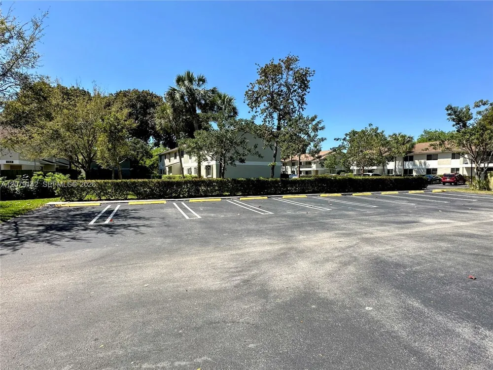 107 Gardens Dr #106 Pompano Beach, FL 33069