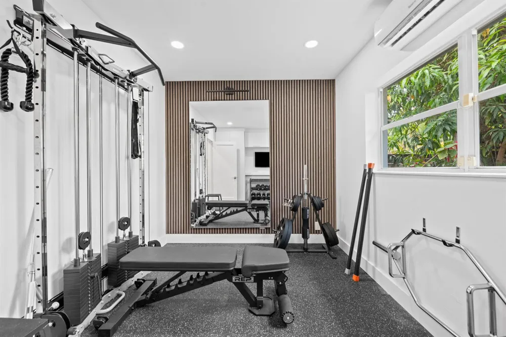 1627 NE 17TH AVENUE Fort Lauderdale, FL 33305