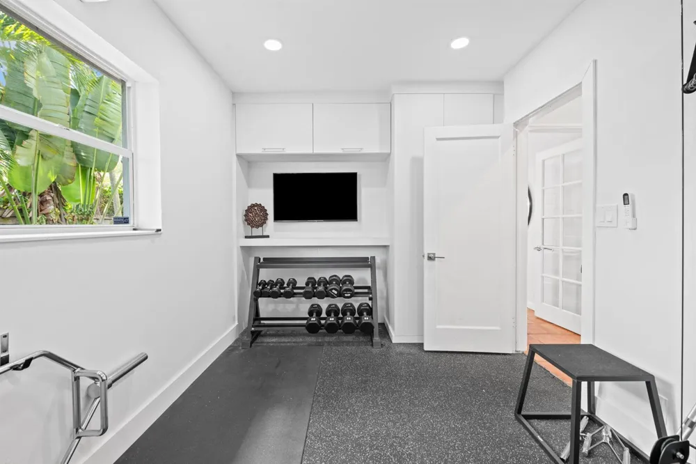 1627 NE 17TH AVENUE Fort Lauderdale, FL 33305