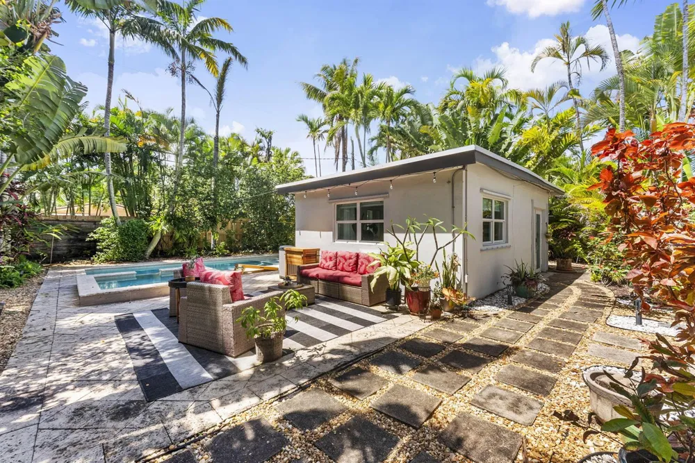 1627 NE 17TH AVENUE Fort Lauderdale, FL 33305