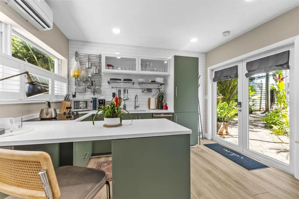 1627 NE 17TH AVENUE Fort Lauderdale, FL 33305