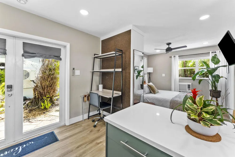 1627 NE 17TH AVENUE Fort Lauderdale, FL 33305