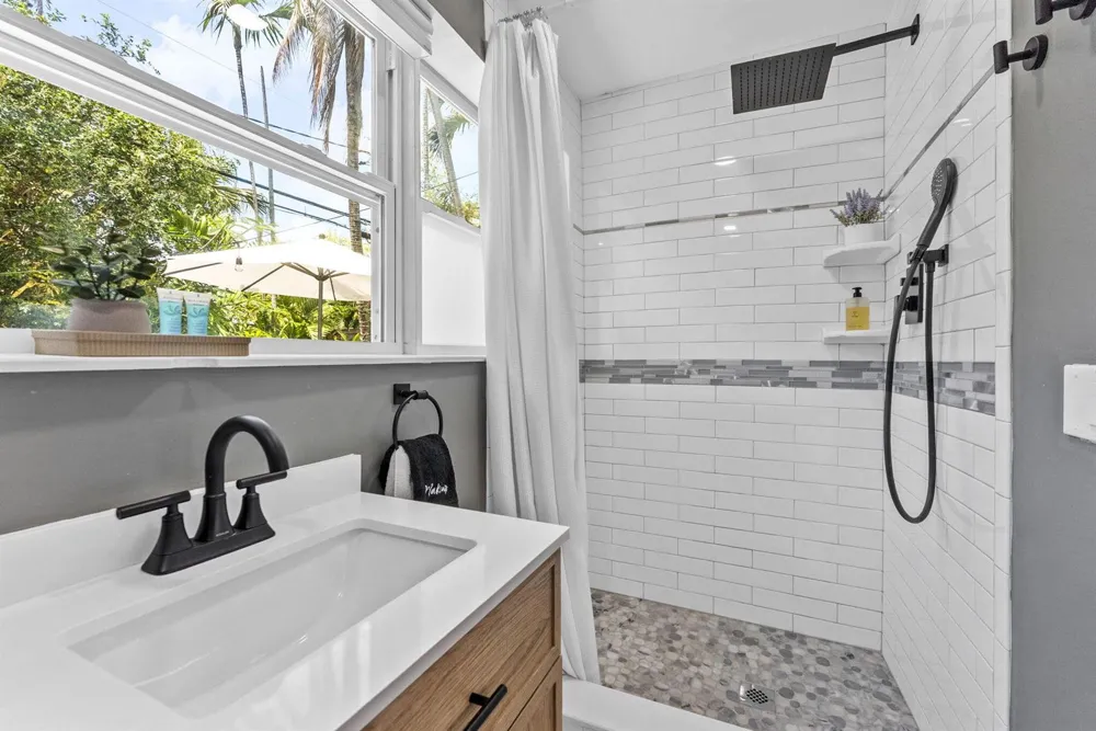 1627 NE 17TH AVENUE Fort Lauderdale, FL 33305