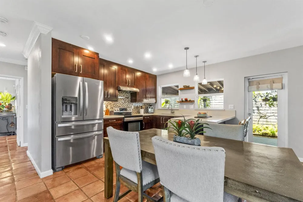 1627 NE 17TH AVENUE Fort Lauderdale, FL 33305
