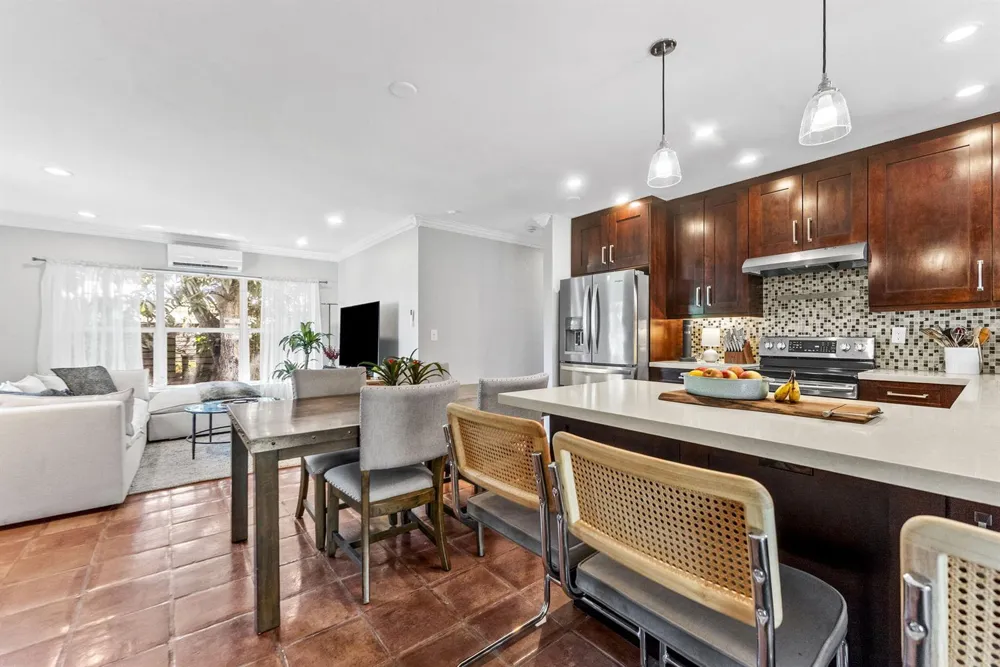 1627 NE 17TH AVENUE Fort Lauderdale, FL 33305