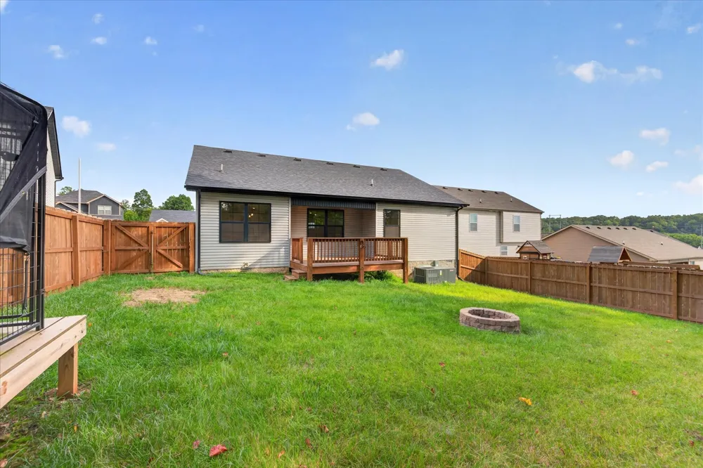 1378 Isaiah Dr Clarksville, TN 37042