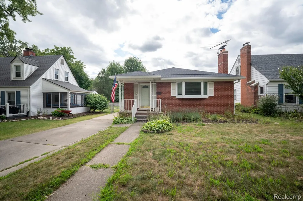 751 Auburn Street Plymouth City, MI 48170